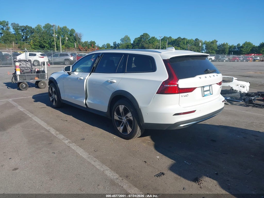 Volvo V60 Cross Country 2025
