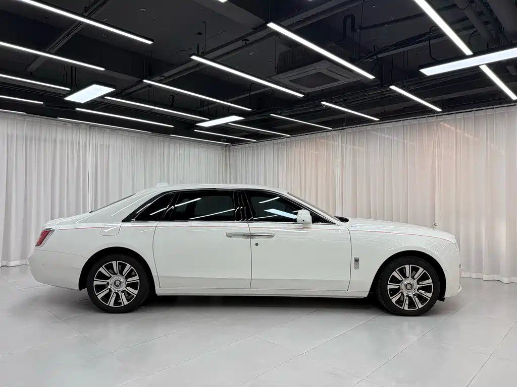 Rolls-Royce Ghost 2024