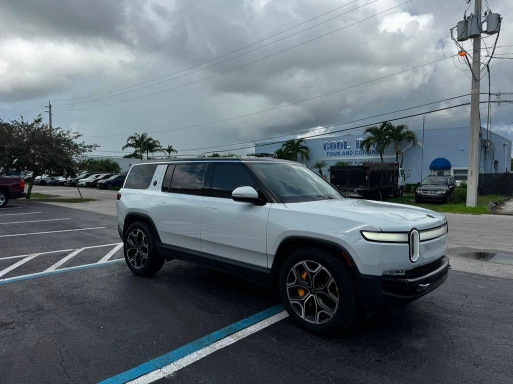 Rivian R1S 2024