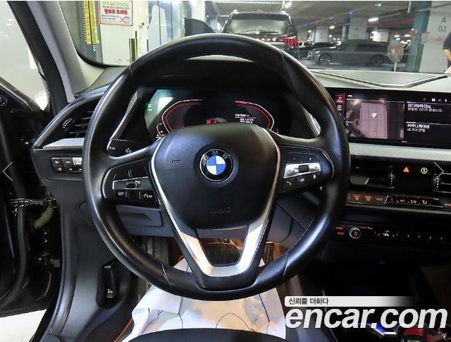 BMW 1 серии 2021