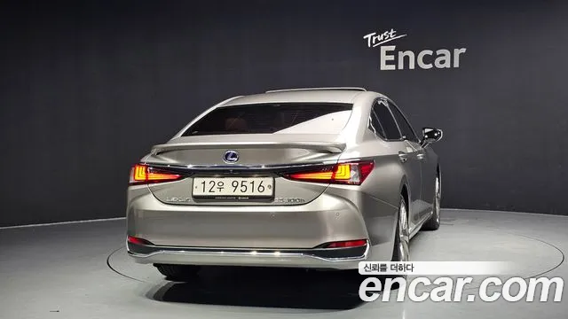 Lexus ES 2020