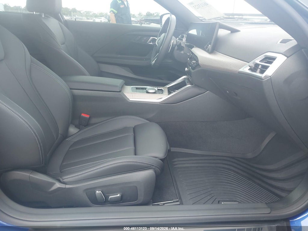 BMW 230 2025