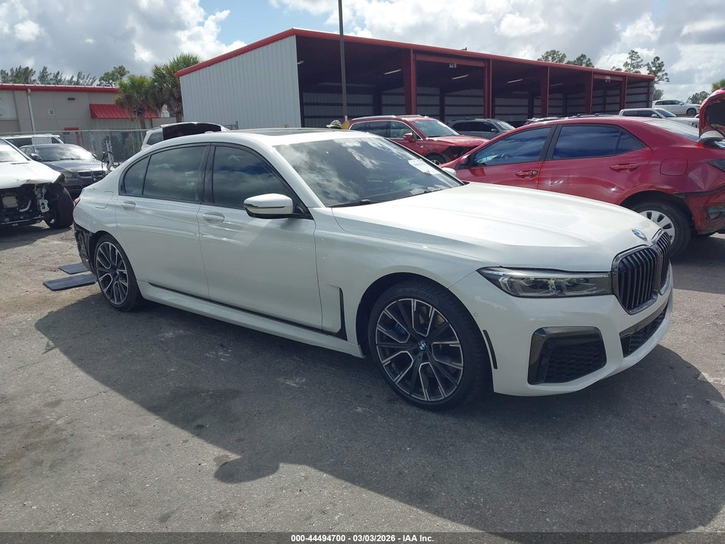 BMW 750 2022