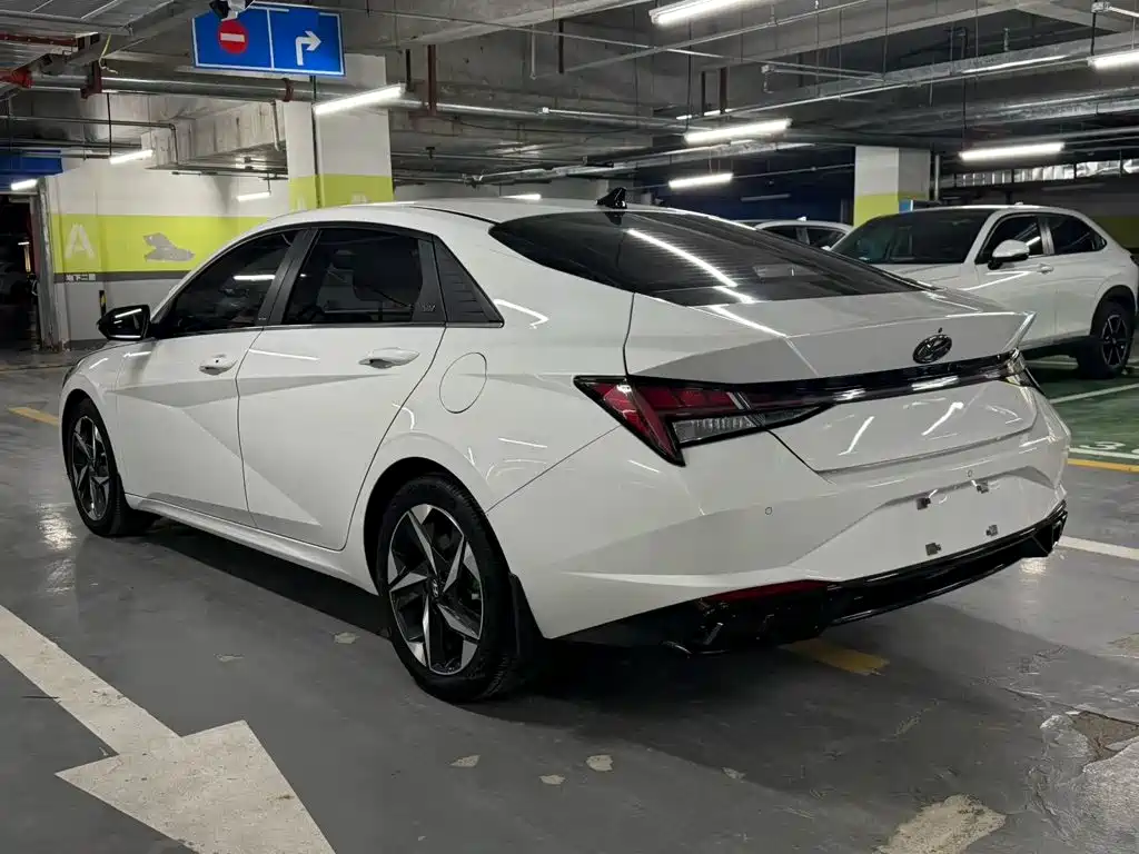 Hyundai Elantra 2023