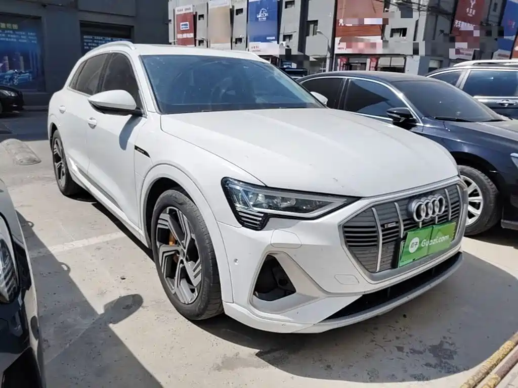 Audi e-tron 2023
