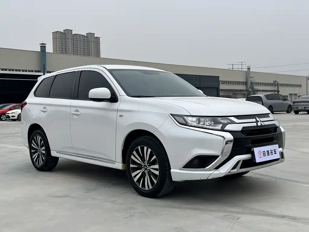 Mitsubishi Outlander 2023
