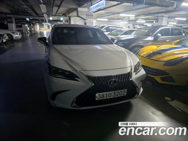 Lexus ES 2023