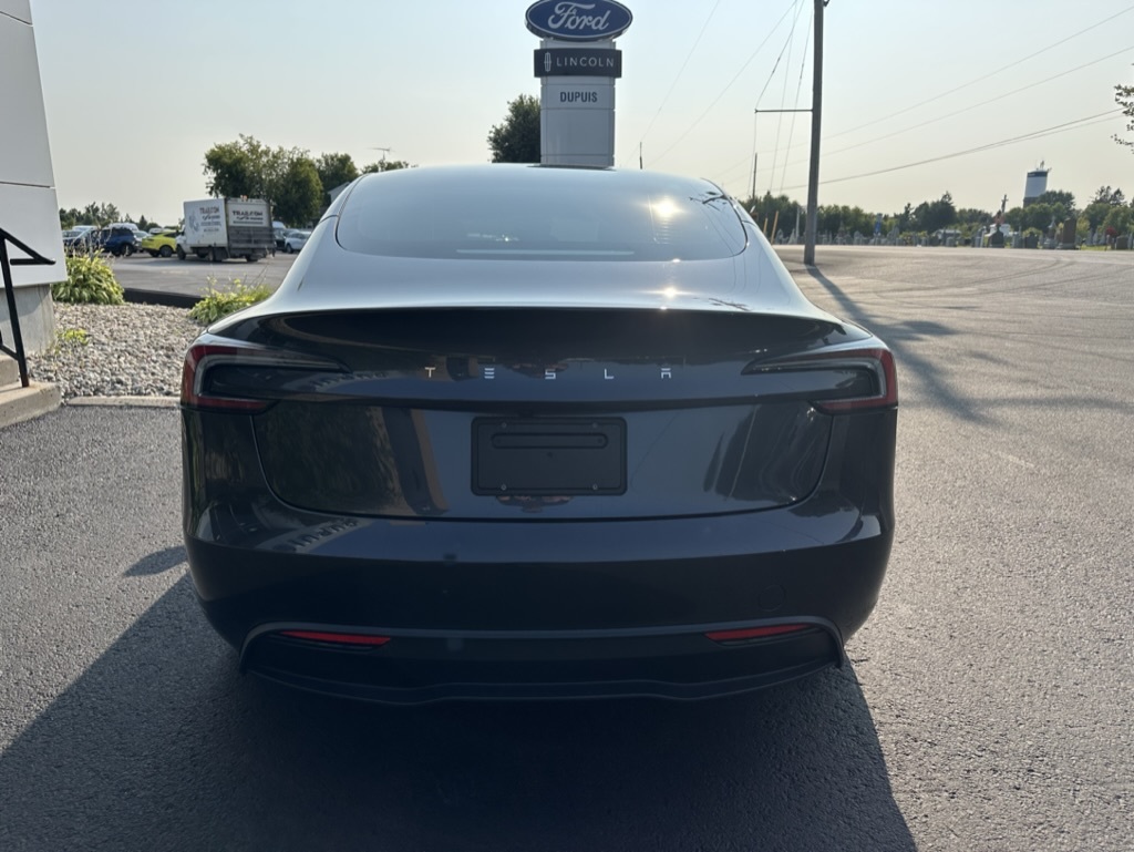 Tesla Model 3 2024