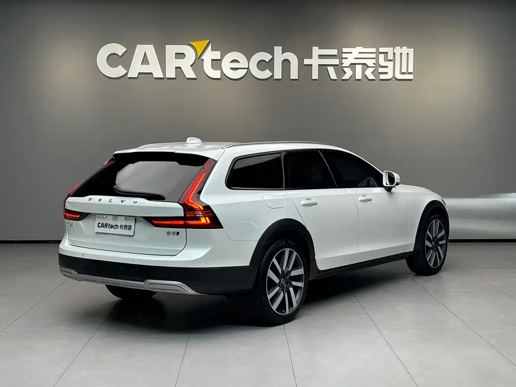 Volvo V90 2022