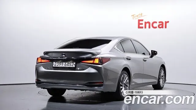 Lexus ES 2021