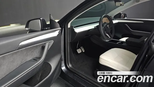 Tesla Model Y 2024