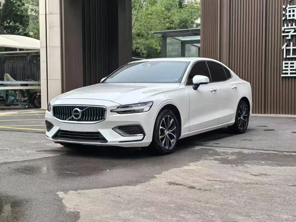 Volvo S60 2022