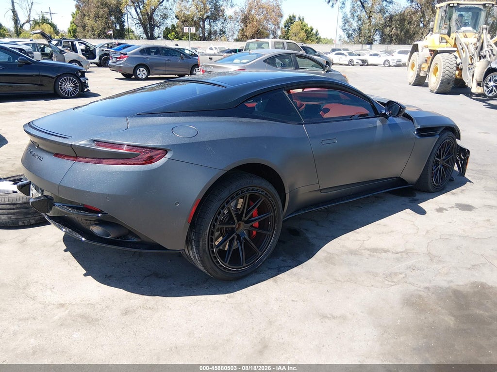 Aston Martin DB11 2022