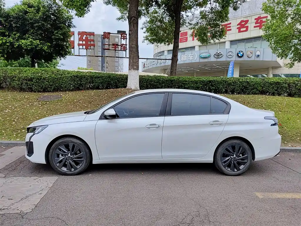 Peugeot 408 2024