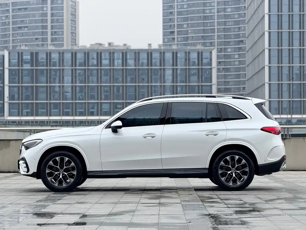 Mercedes-Benz GLC 2023
