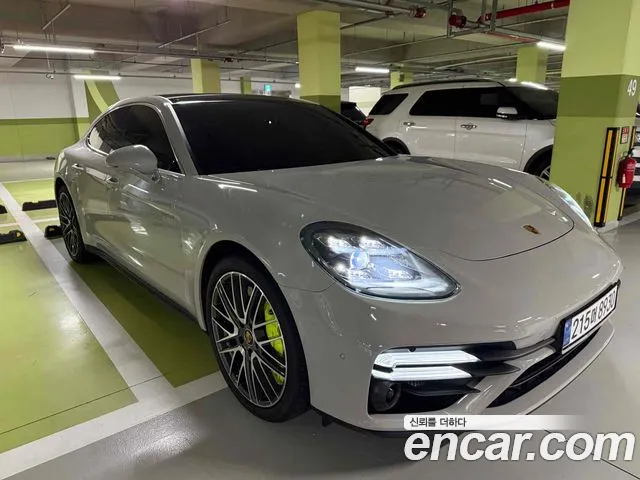 Porsche Panamera 2023