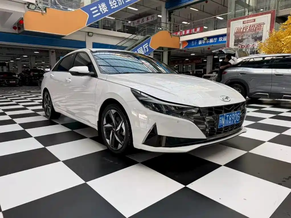 Hyundai Elantra 2022