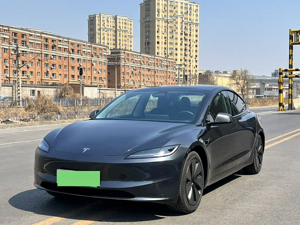 Tesla Model 3 2024