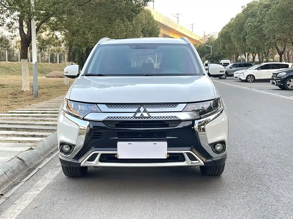 Mitsubishi Outlander 2020