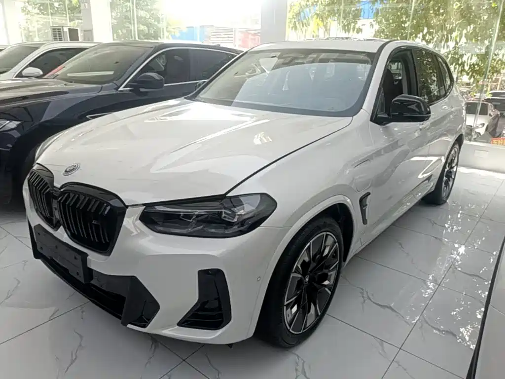 BMW iX3 2024