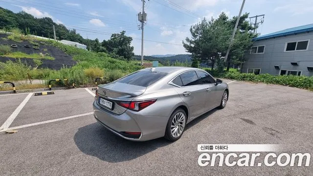 Lexus ES 2023
