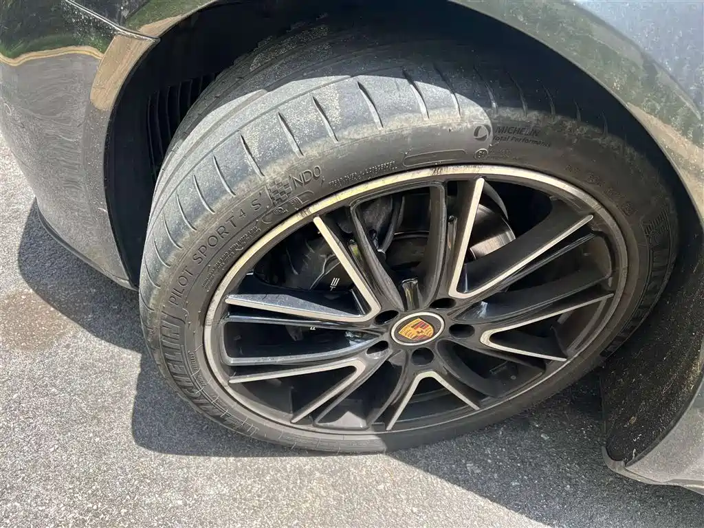 Porsche Panamera 2023
