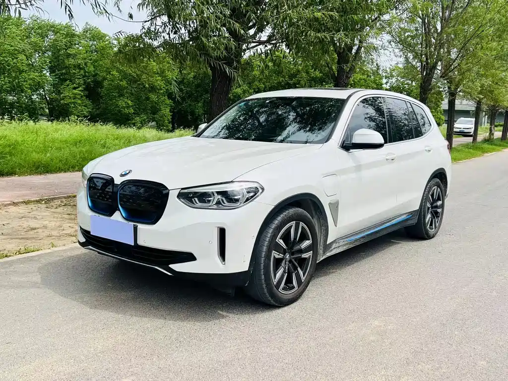BMW iX3 2021
