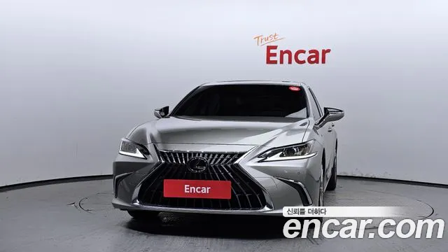 Lexus ES 2024