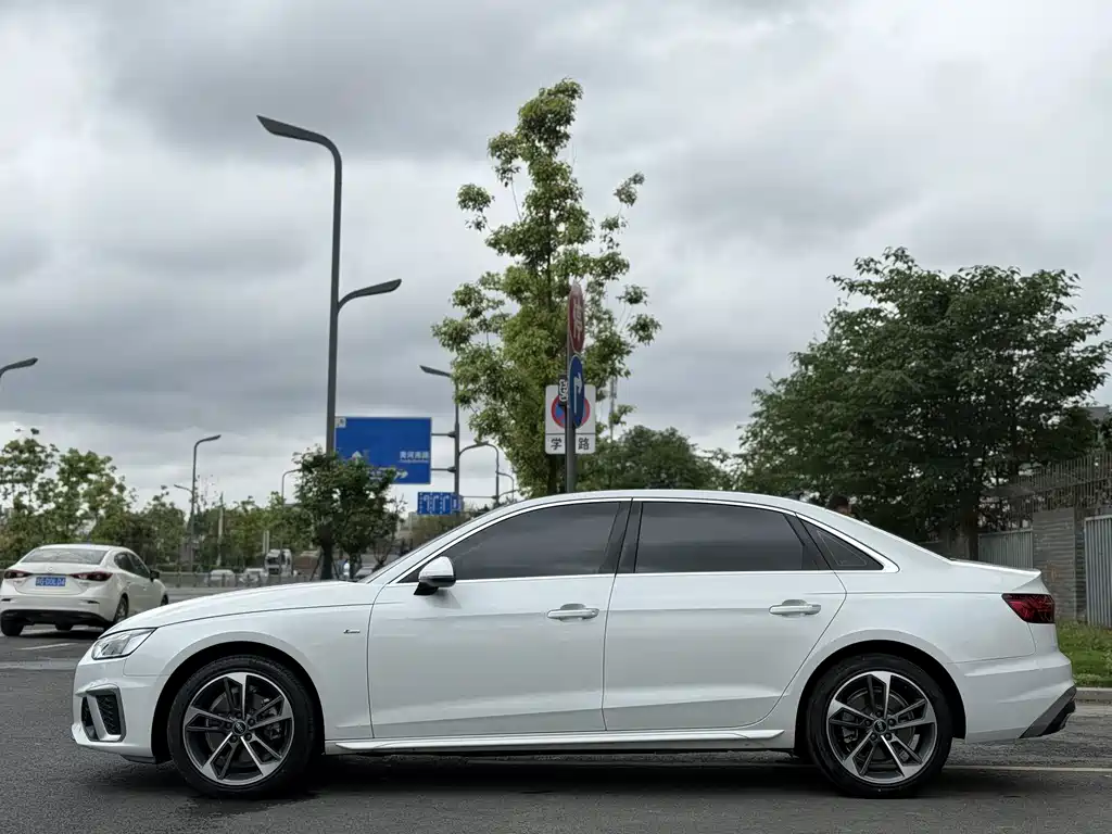 Audi A4 2023