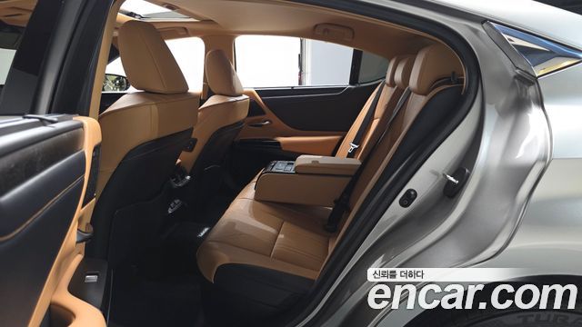 Lexus ES 2024