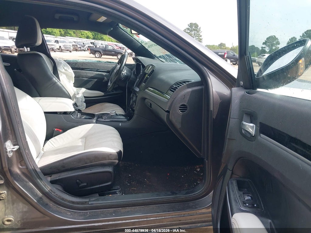 Chrysler 300 2021