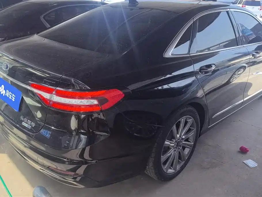 Ford Taurus 2021