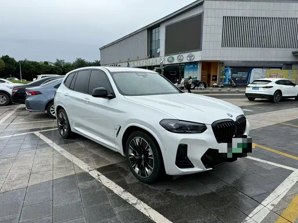 BMW iX3 2024
