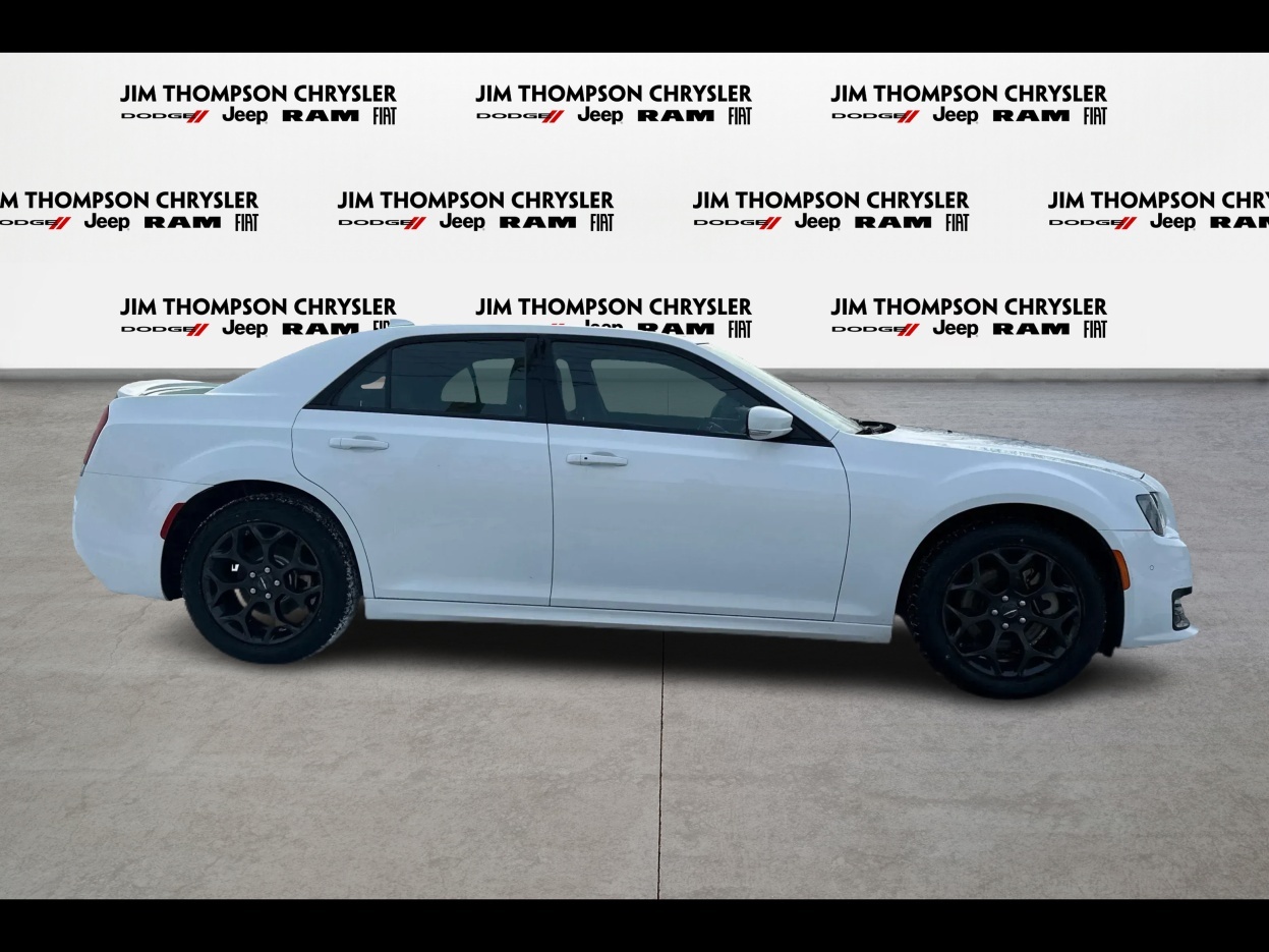 Chrysler 300 2023