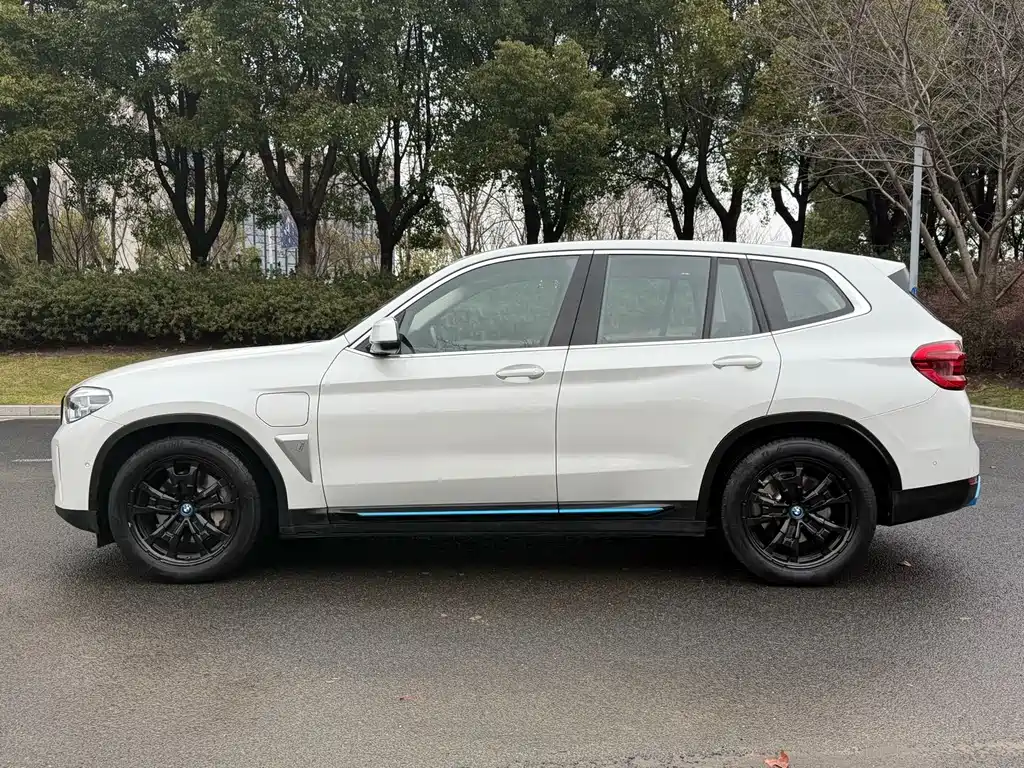 BMW iX3 2021