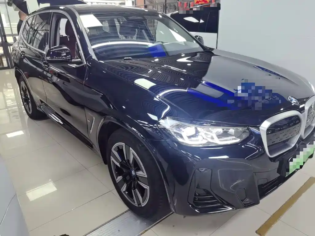 BMW iX3 2024