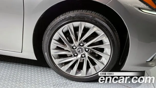 Lexus ES 2024