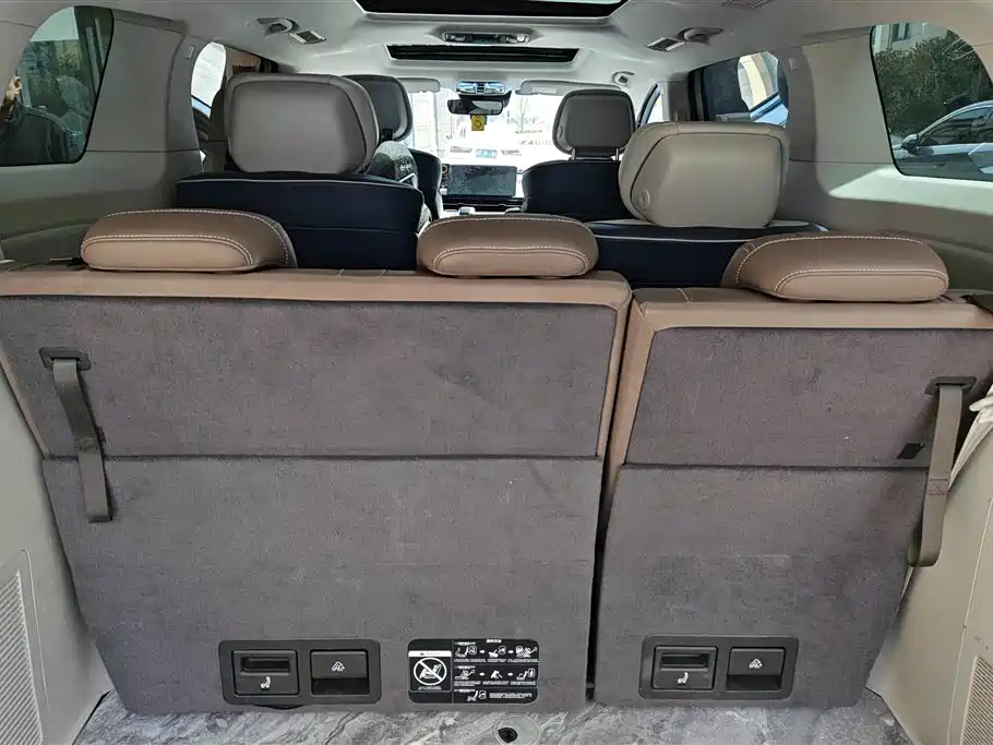 Roewe iMAX8 2021