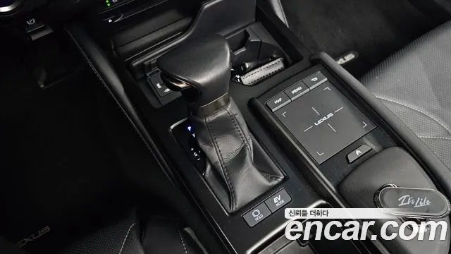 Lexus ES 2022
