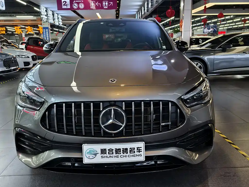 Mercedes-Benz GLA AMG 2021