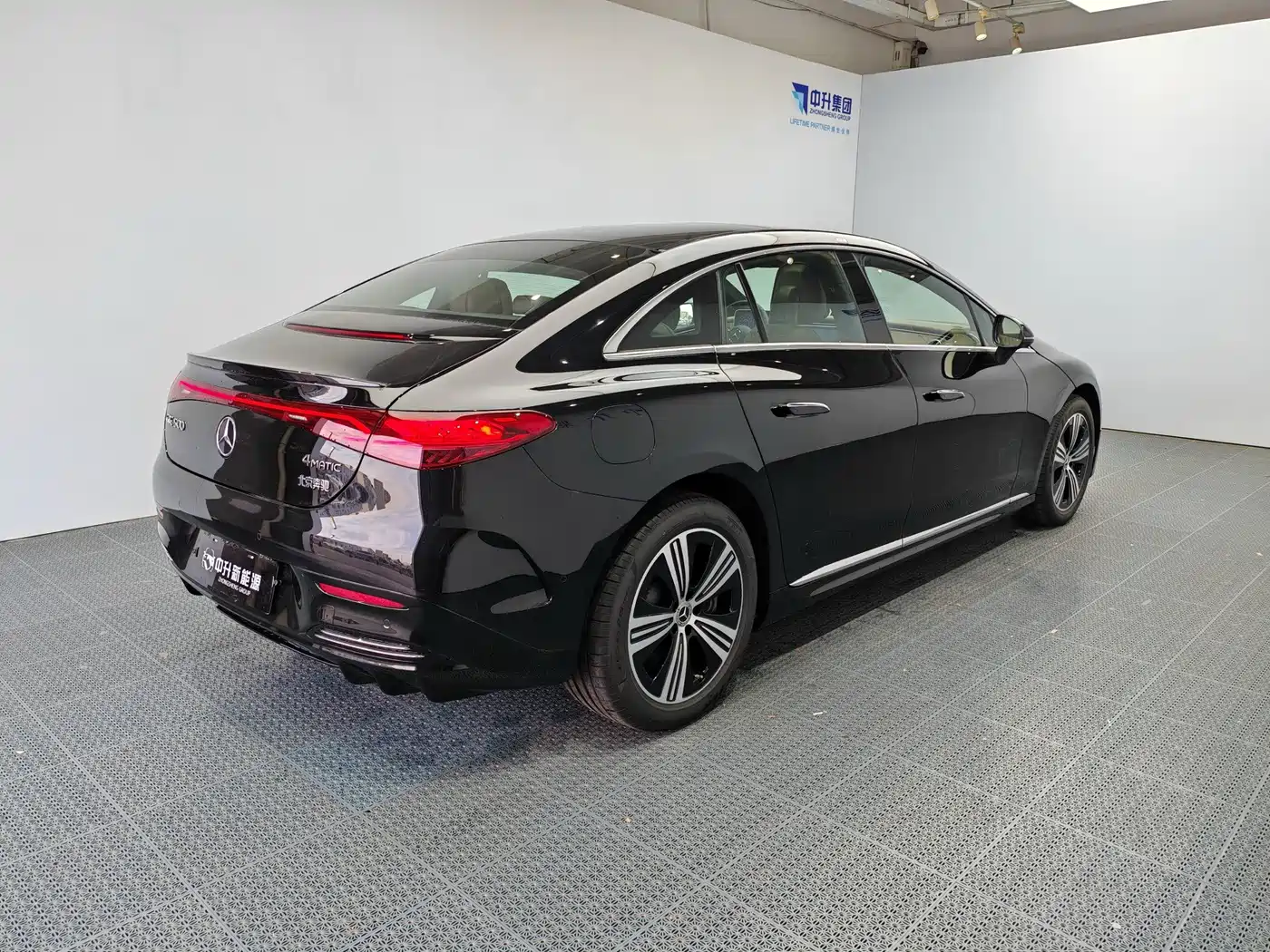 Mercedes-Benz EQE 2025