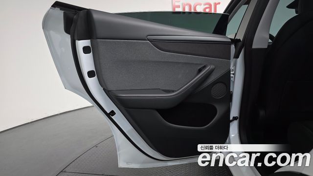 Tesla Model Y 2025