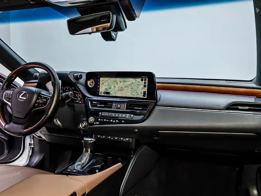 Lexus ES 2024