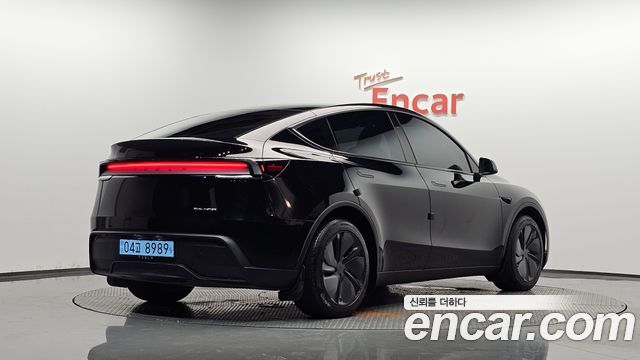 Tesla Model Y 2025