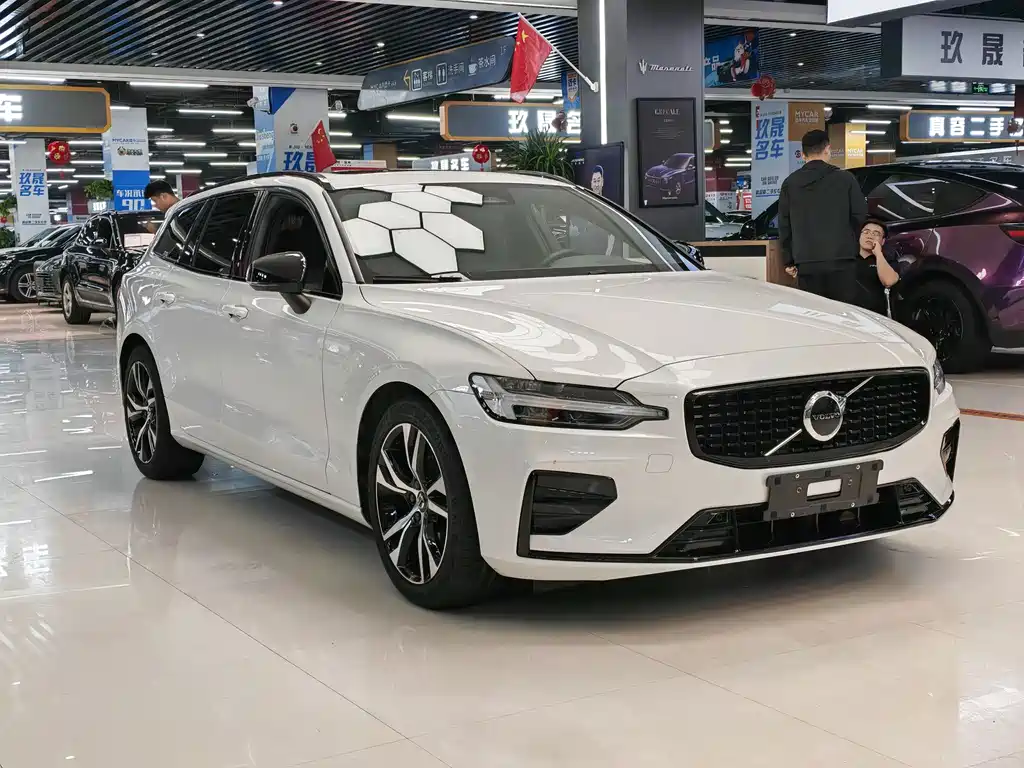 Volvo V60 2024