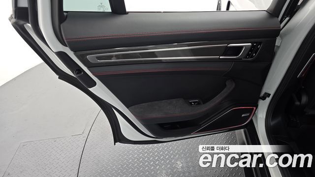 Porsche Panamera 2021