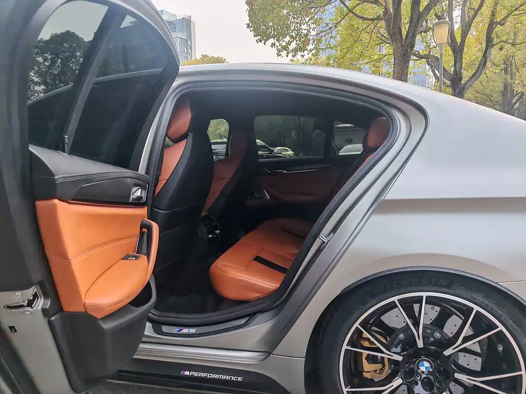 BMW M5 2021
