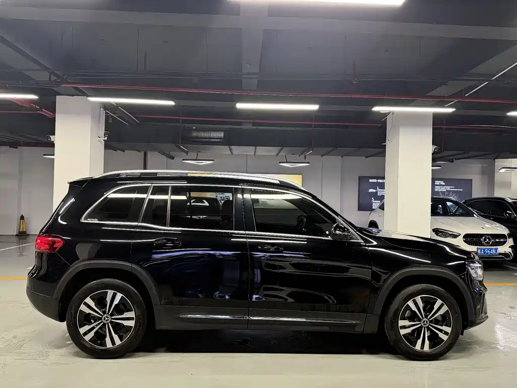 Mercedes-Benz GLB 2023