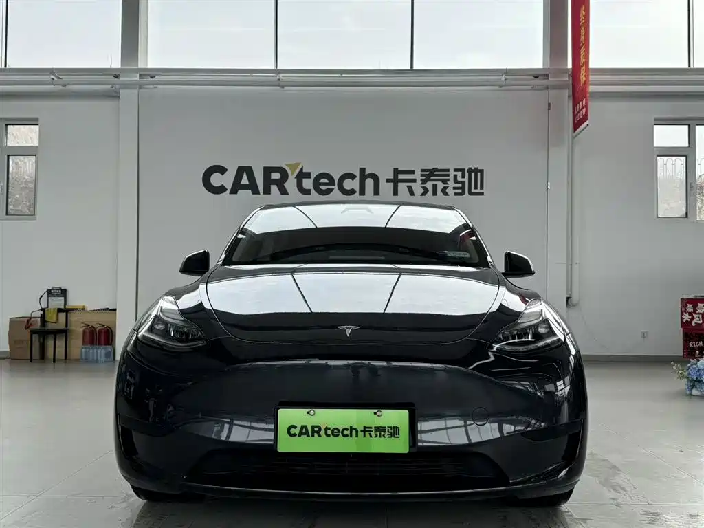Tesla Model Y 2024
