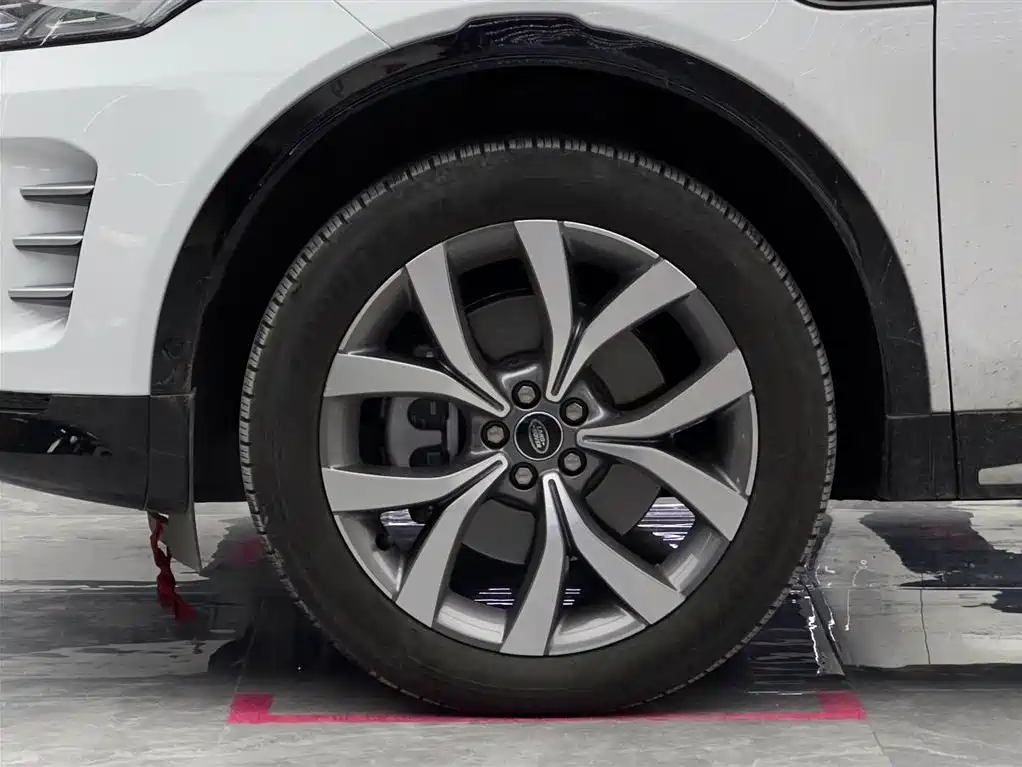 Land Rover Discovery Sport 2024